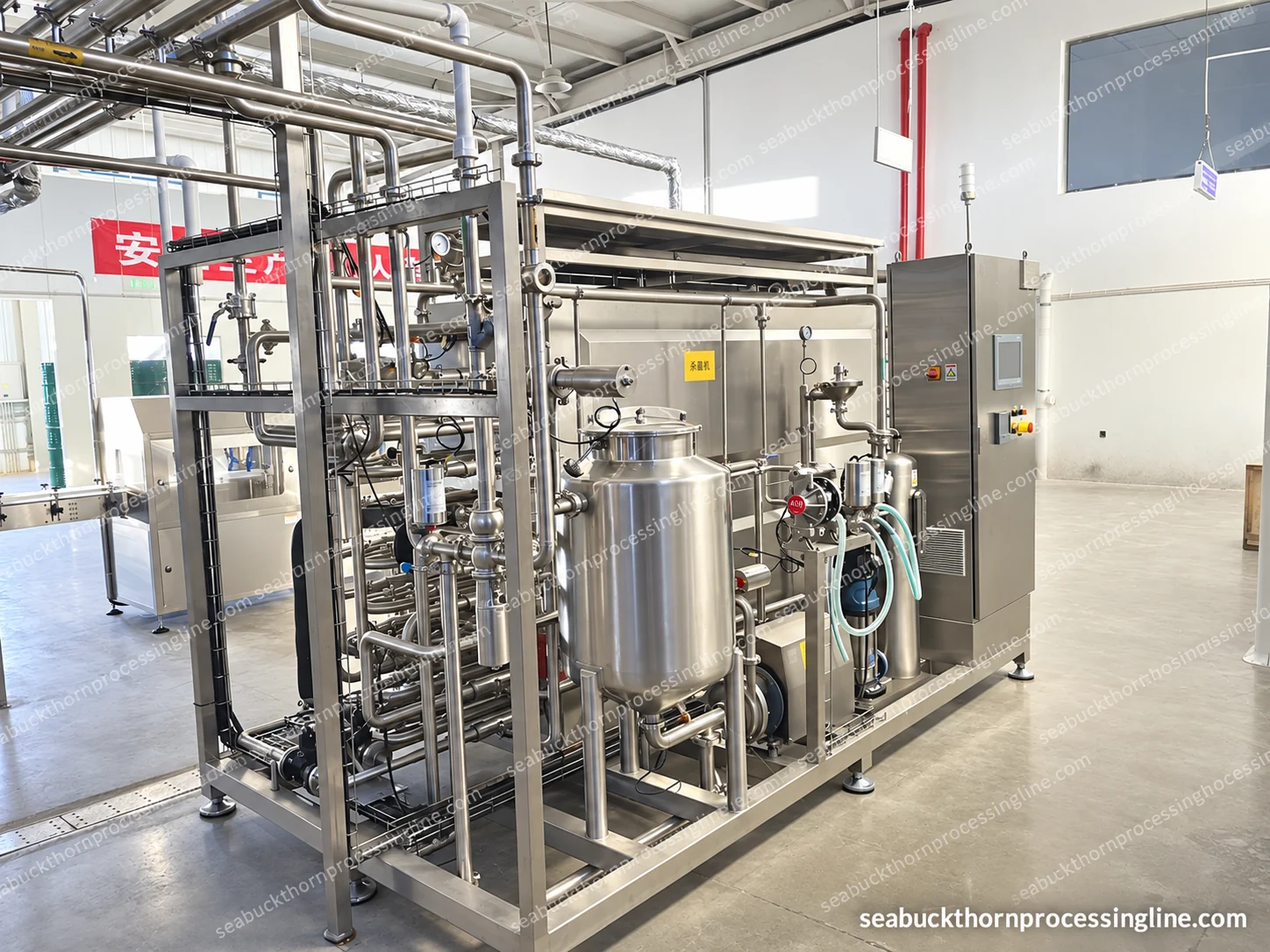 Tubular thermal-treatment skid with horizontal tube banks, a central vessel, valves and a control cabinet